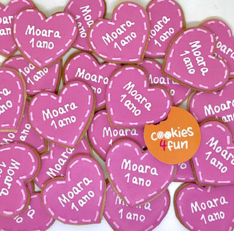 Biscoitos decorados corações com nome